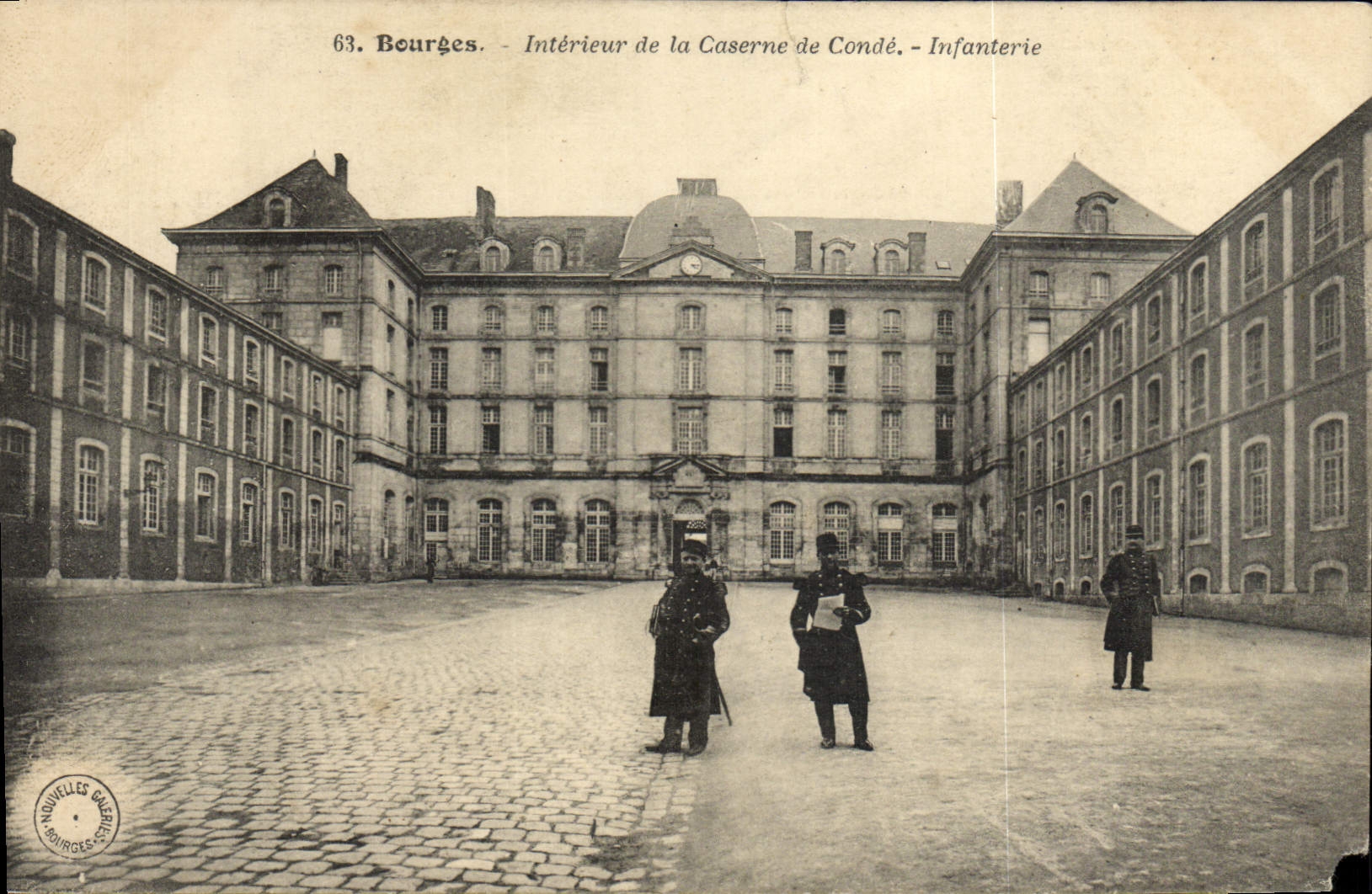 POSTAL Bourges interior de la VENDIMIA de los cuarteles de la infantería de Militaria del poli