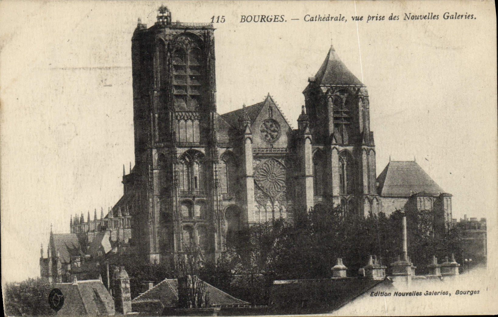Catedral de Bourges de la POSTAL de la VENDIMIA vista de las nuevas galerías