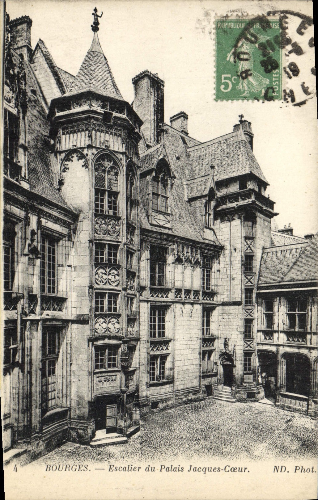 Escalera de Bourges de la POSTAL de la VENDIMIA del corazón de Jacques del paladar