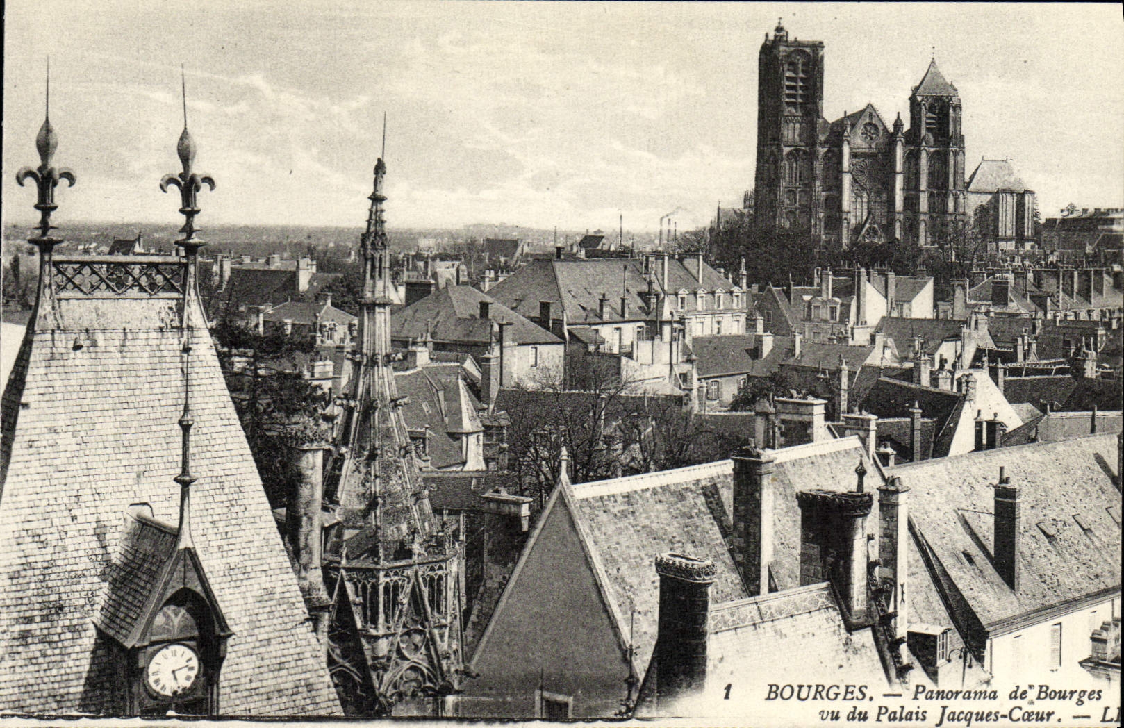 Panorama de Bourges de la POSTAL de la VENDIMIA de Bourges visto del corazón de Jacques del paladar
