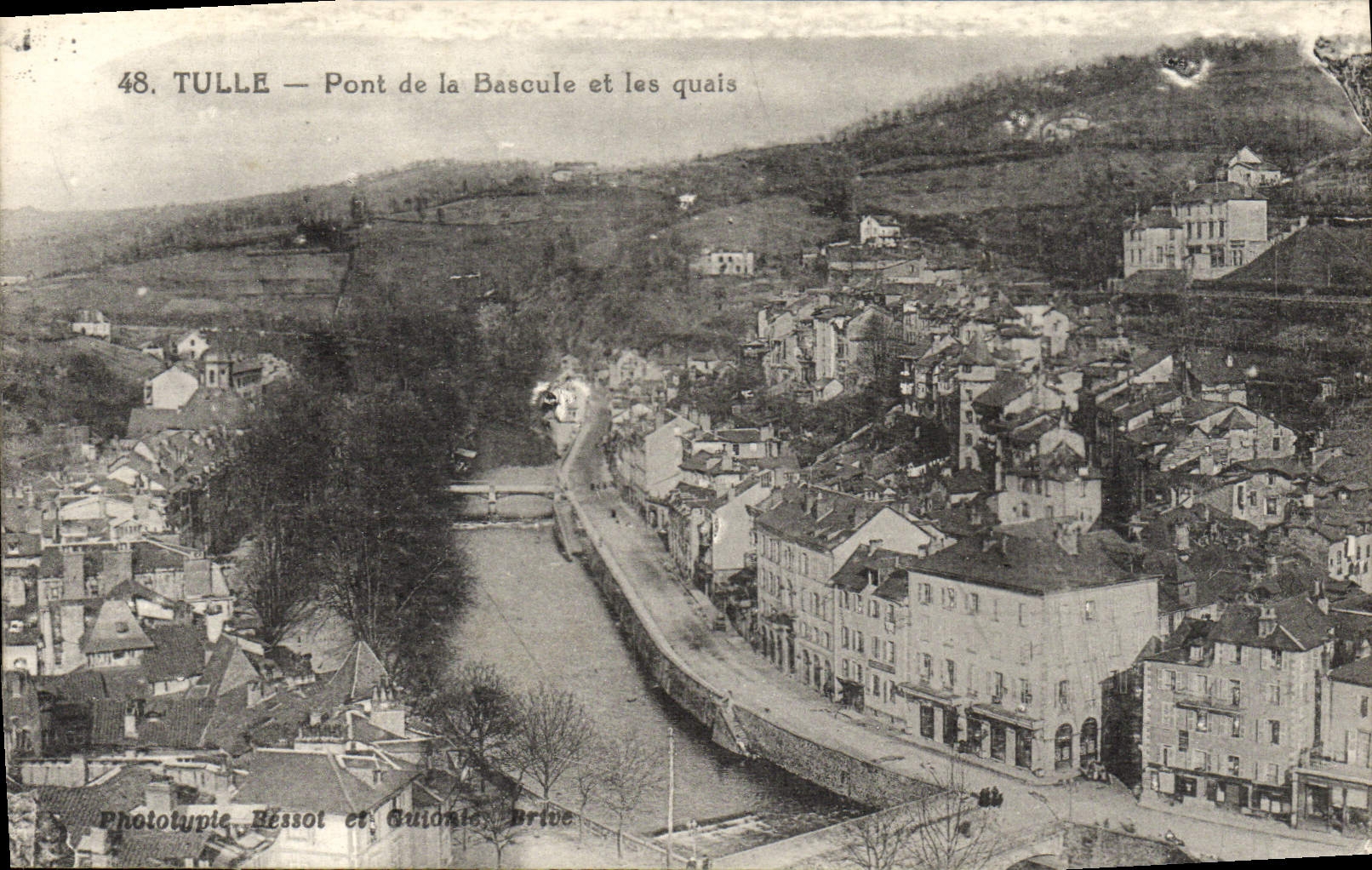 VINTAGE POSTCARD Tulle Bridge of the Rocker and the quays