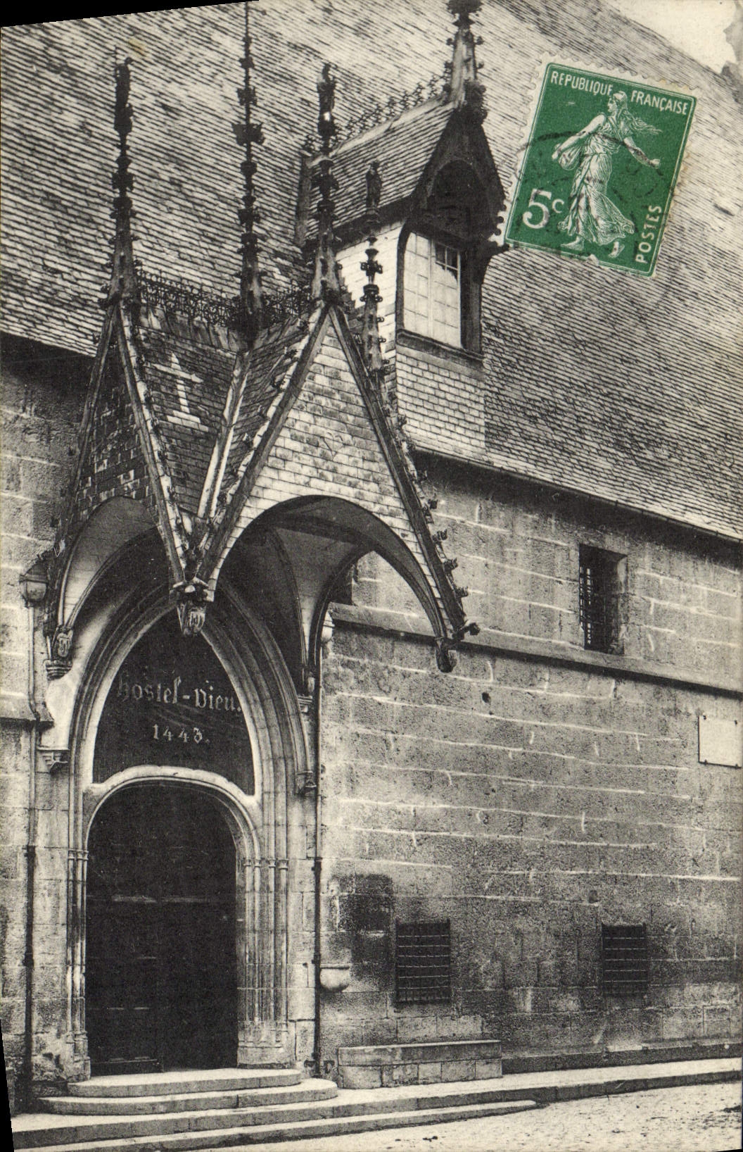 CPA Beaune Portail de I'Hotel Dieu