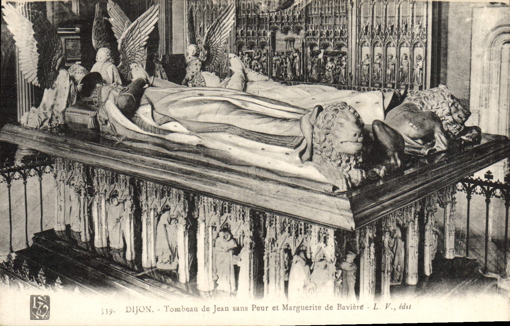 CPA Dijon Tombeau de Jean Sans Peur et Marguerite de Baviere