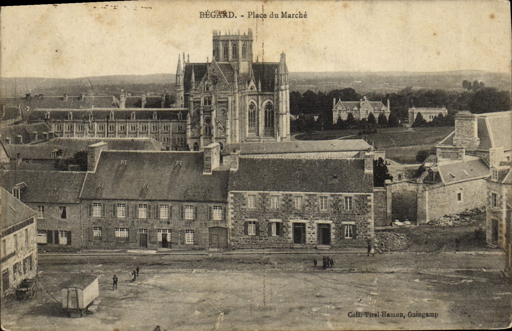 CPA Begard Place du Marche