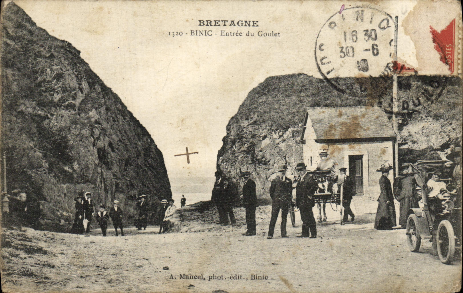 VINTAGE POSTCARD Biretagne Binic Entered of the Narrow part