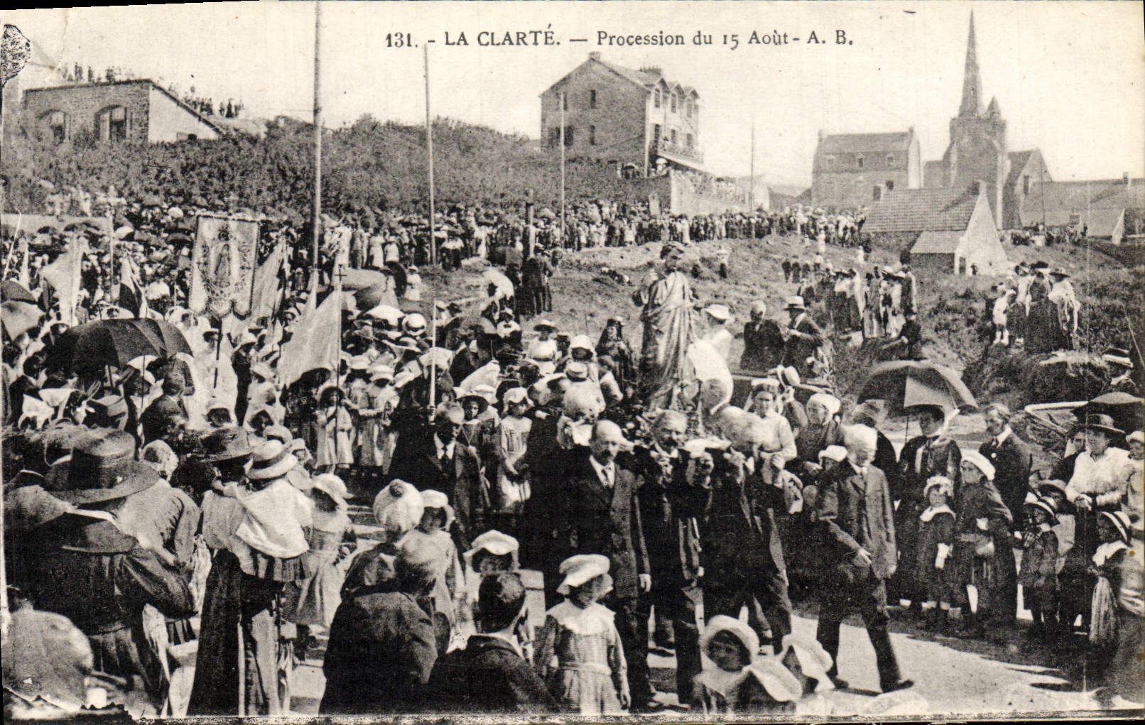 CPA La Clarte Procession du 15 aout