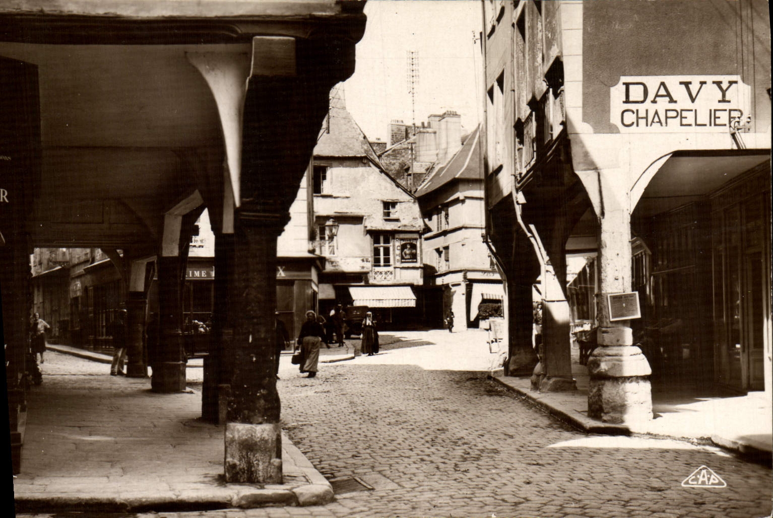 MODERN CARD Dinan Old women houses street of Davy Cordeliers hatter