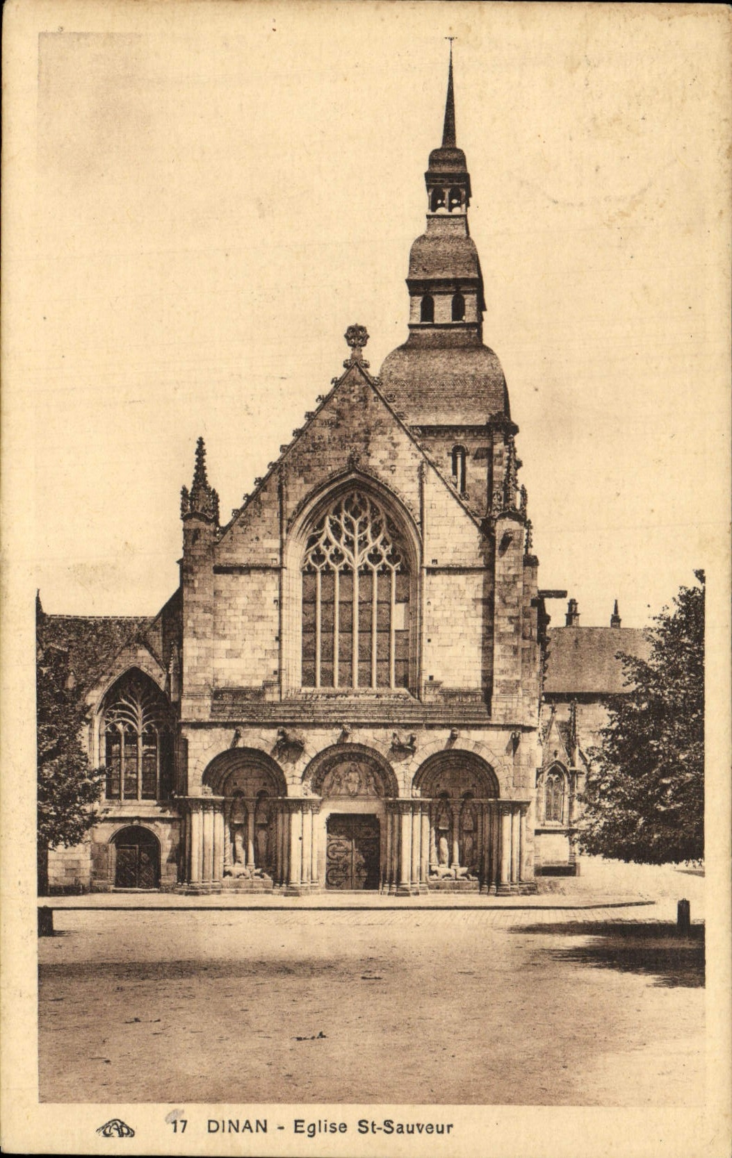 CPA Dinan Eglise St Sauveur