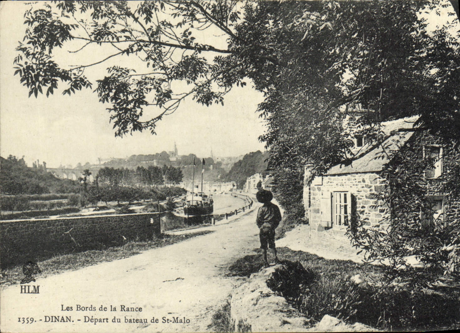 VINTAGE POSTCARD Dinan Departure of the Boat of St Malo