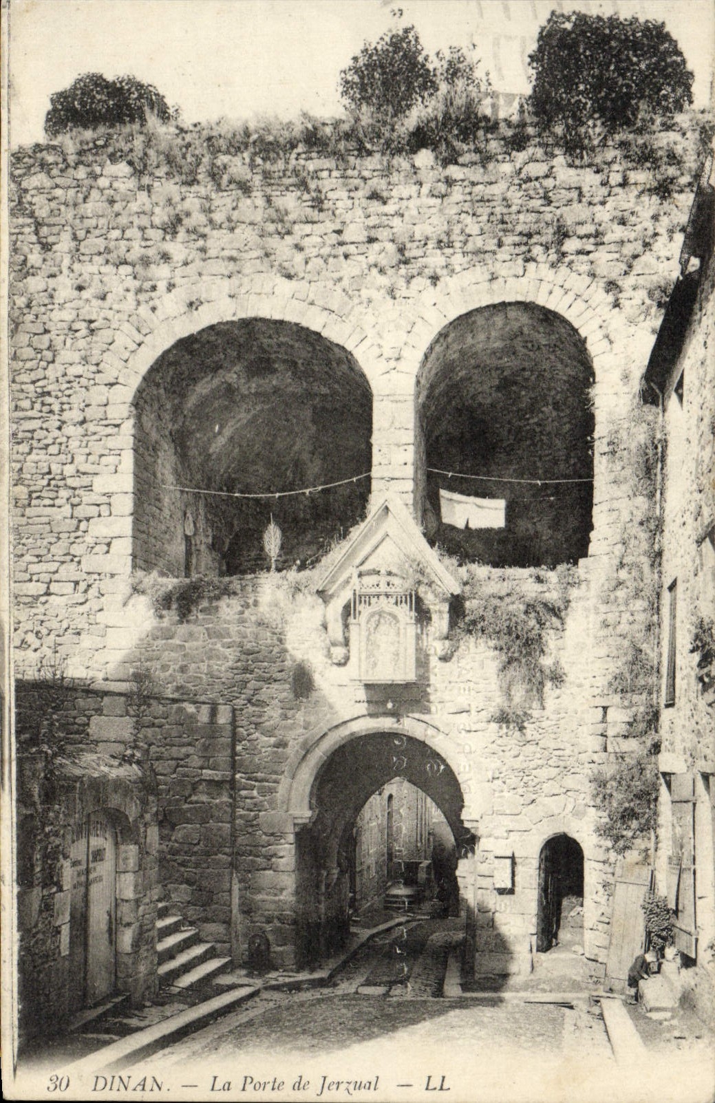 VINTAGE POSTCARD Dinan the Gate of Jerzual