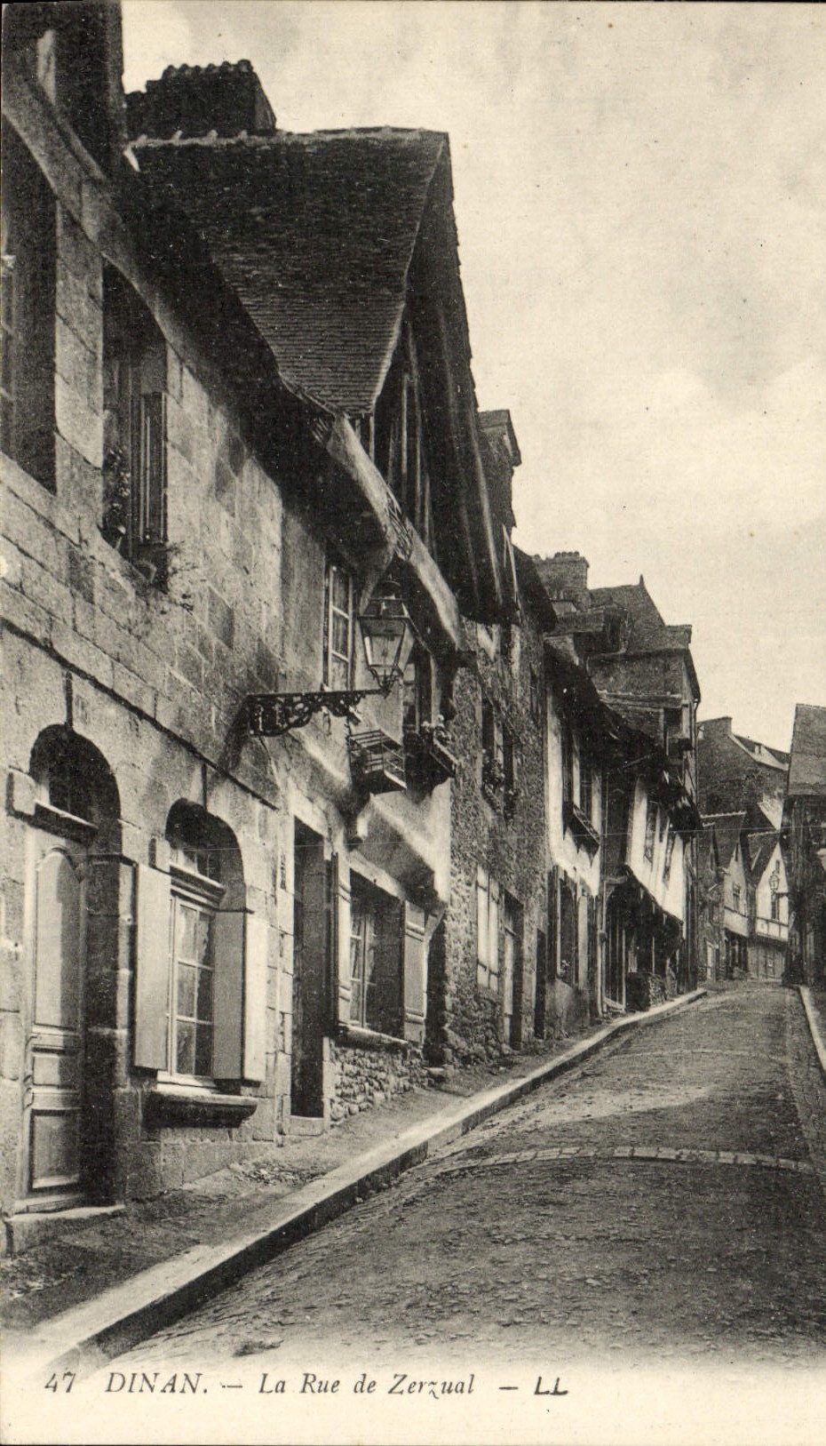VINTAGE POSTCARD Dinan the Street of Zerzual