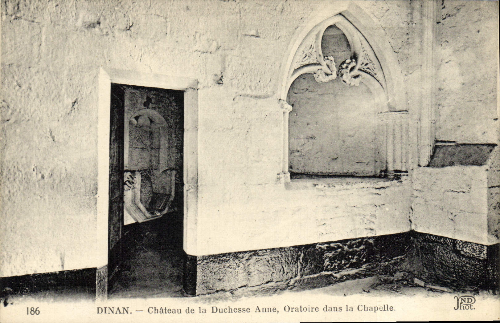 VINTAGE POSTCARD Dinan Castle of the Duchess Anne Oratoire in the Vault