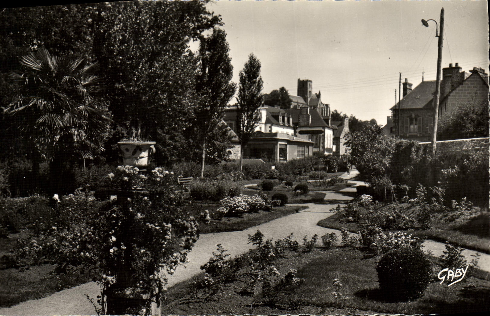 CPM Lamballe Le Jardin Public