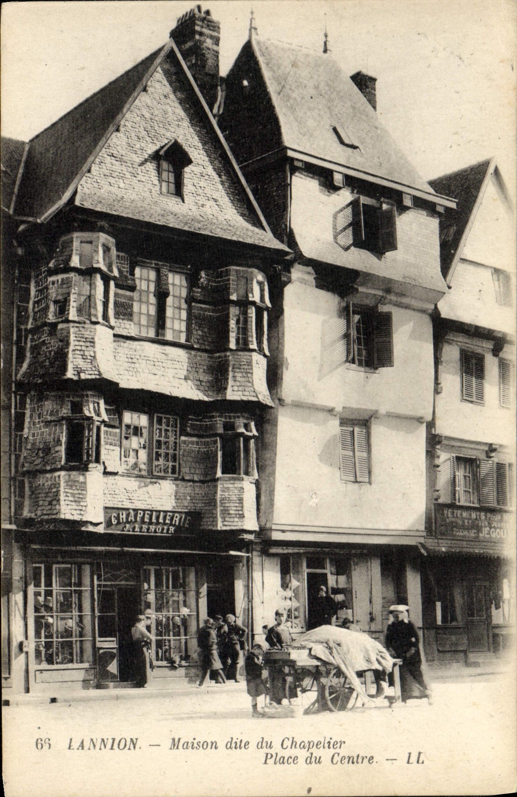 CPA Lannion Maison dite du Chapelier (animee)