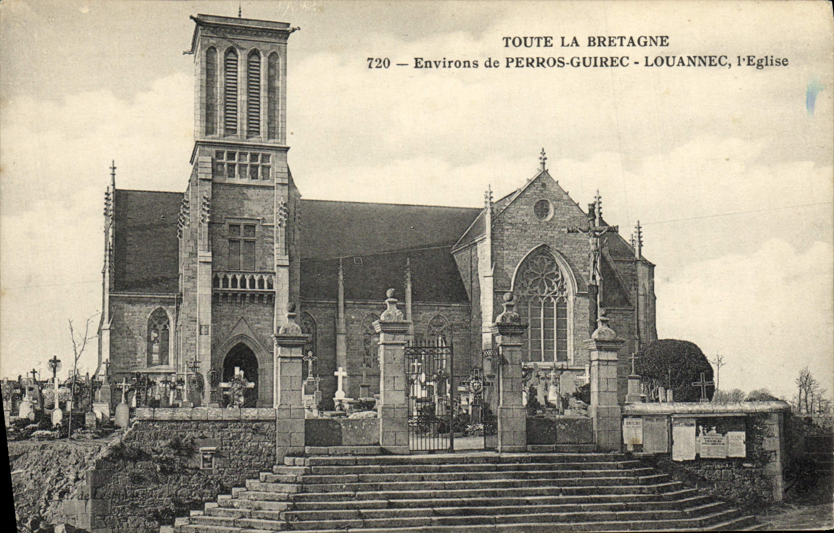 VINTAGE POSTCARD Surroundings of Perros Guirec Louannec the church