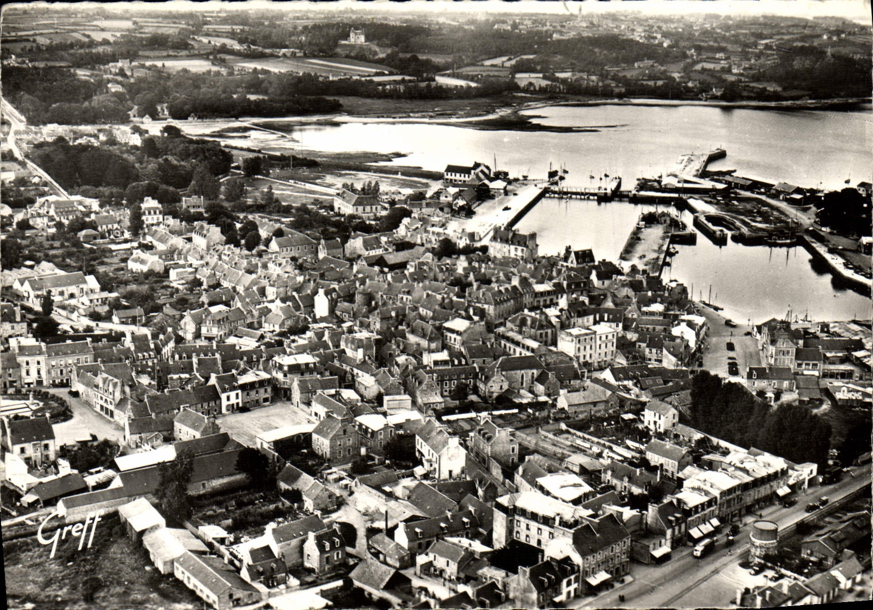 CPM Paimpol Vue aerienne de la Ville et du Port