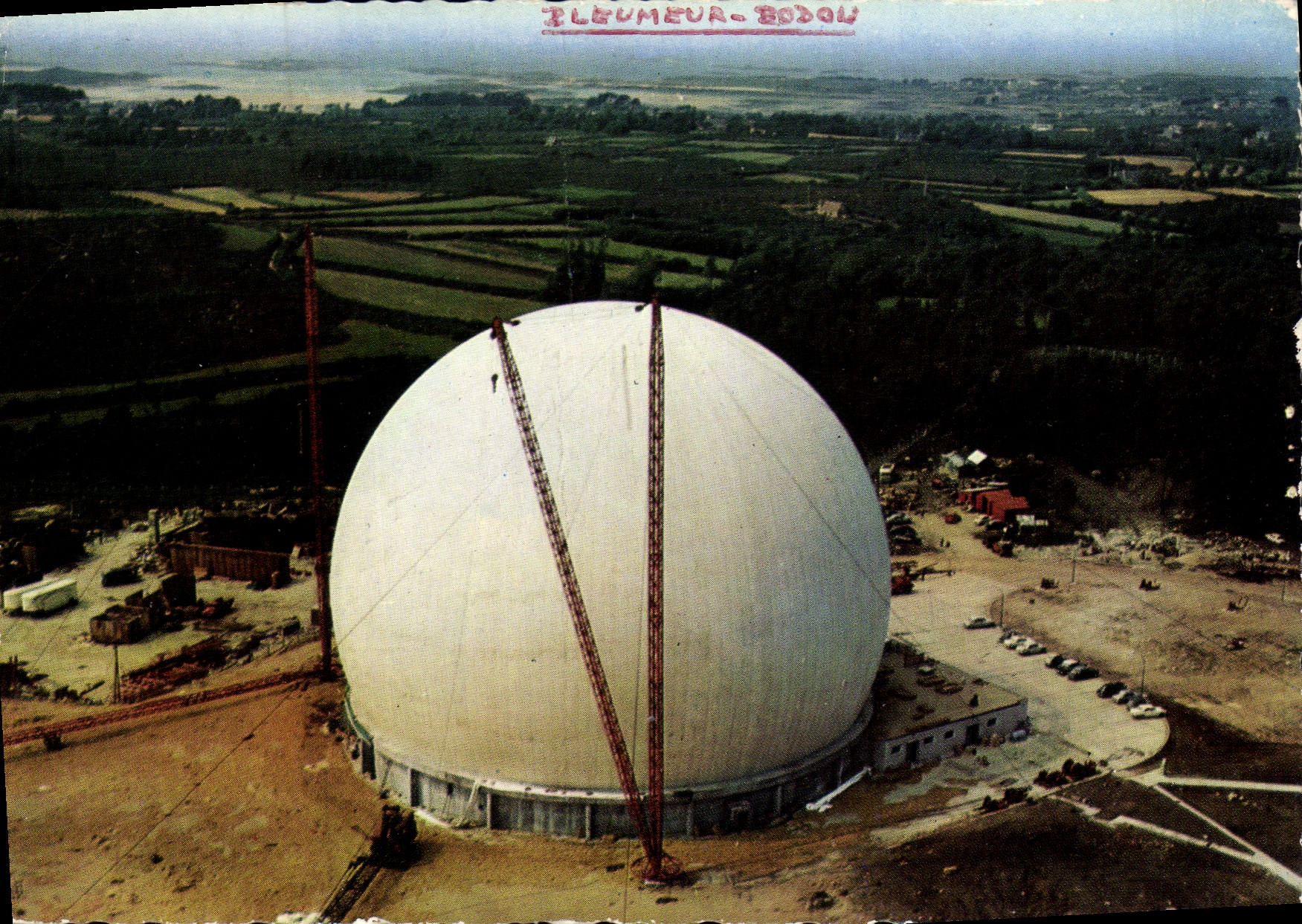 CPM Pleumeur Bodou Le radome en matiere plastique
