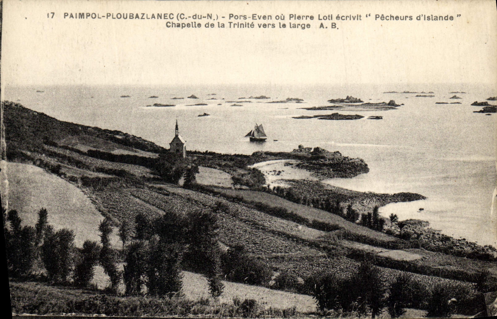 CPA Paimpol Ploubazlanec Pors Even ou Plerre Loti ecrivit Pecheurs d'Islande Chapelle de la Trinite vers le large