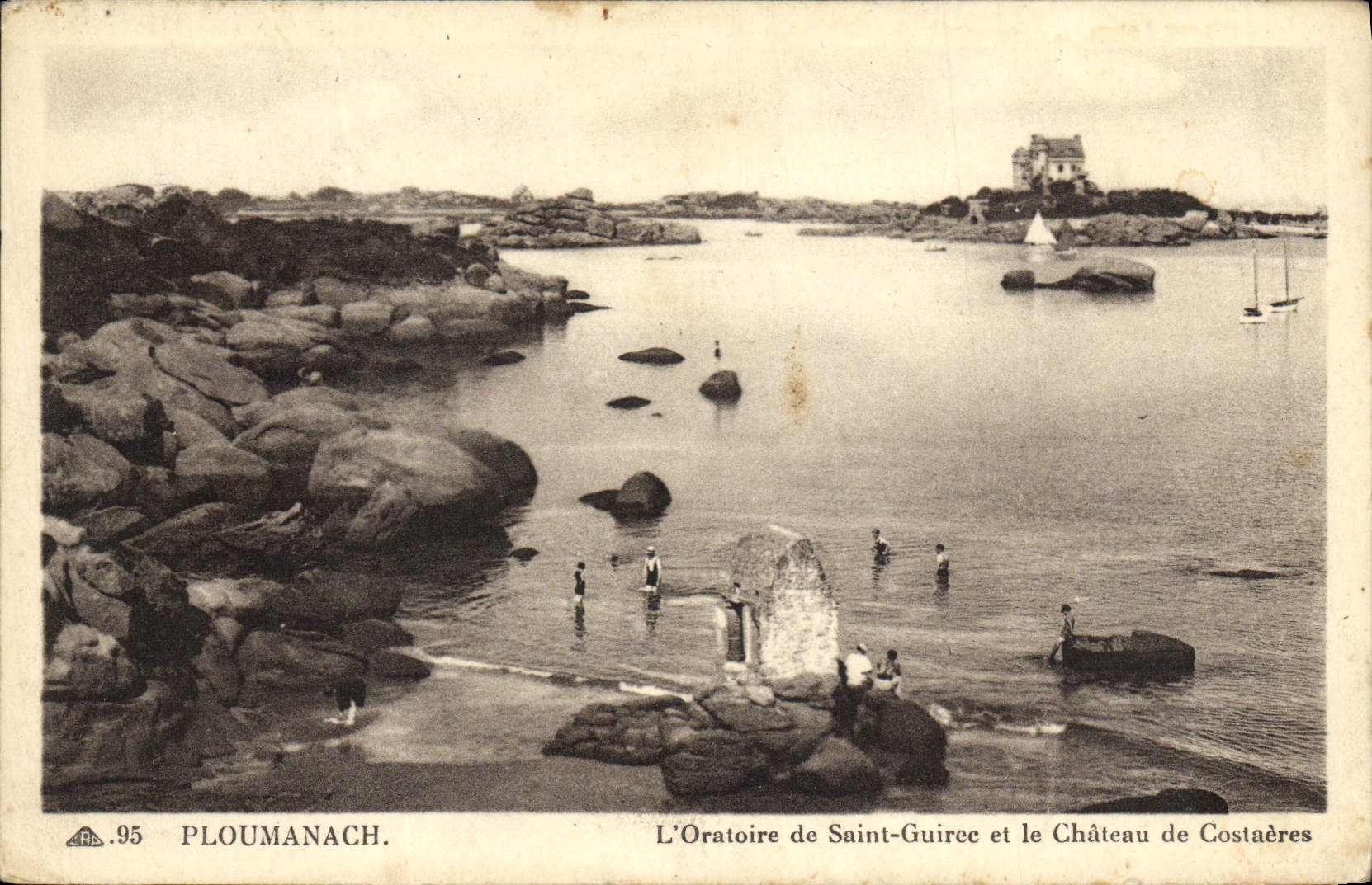 Oratorio de Ploumanach de la POSTAL de la VENDIMIA de Guirec Saint y el castillo de Costaeres