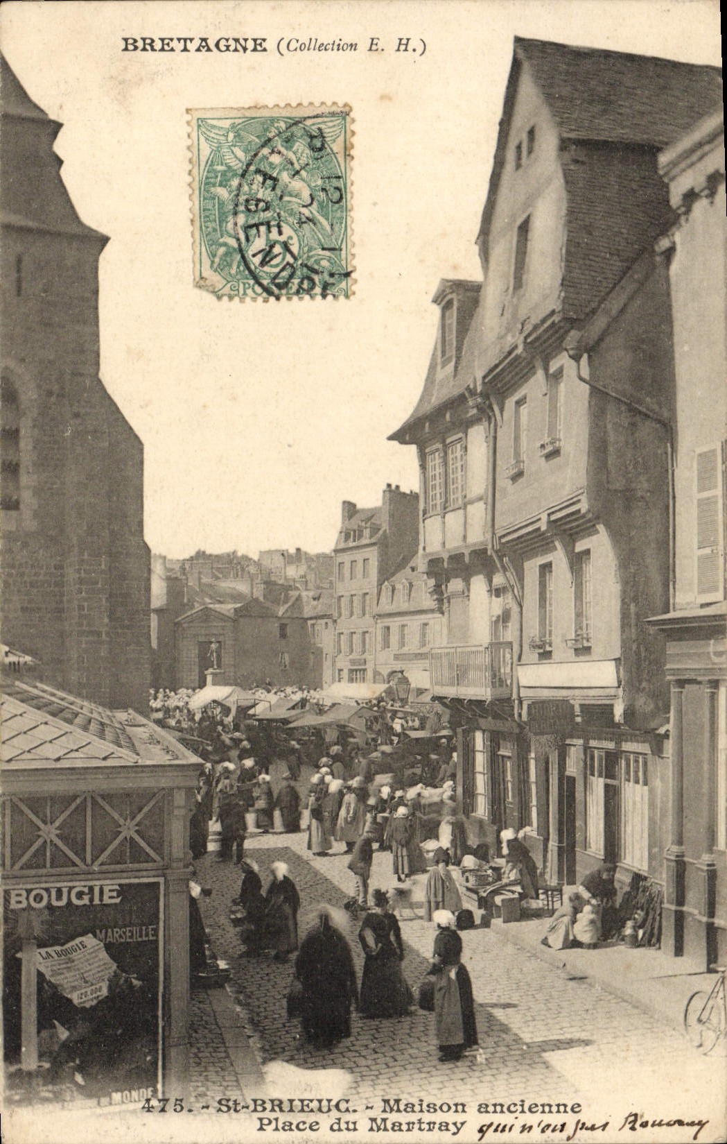 CPA Breatgne St Brieuc Maison Ancienne Place Du Martray Folklore (tres animee)