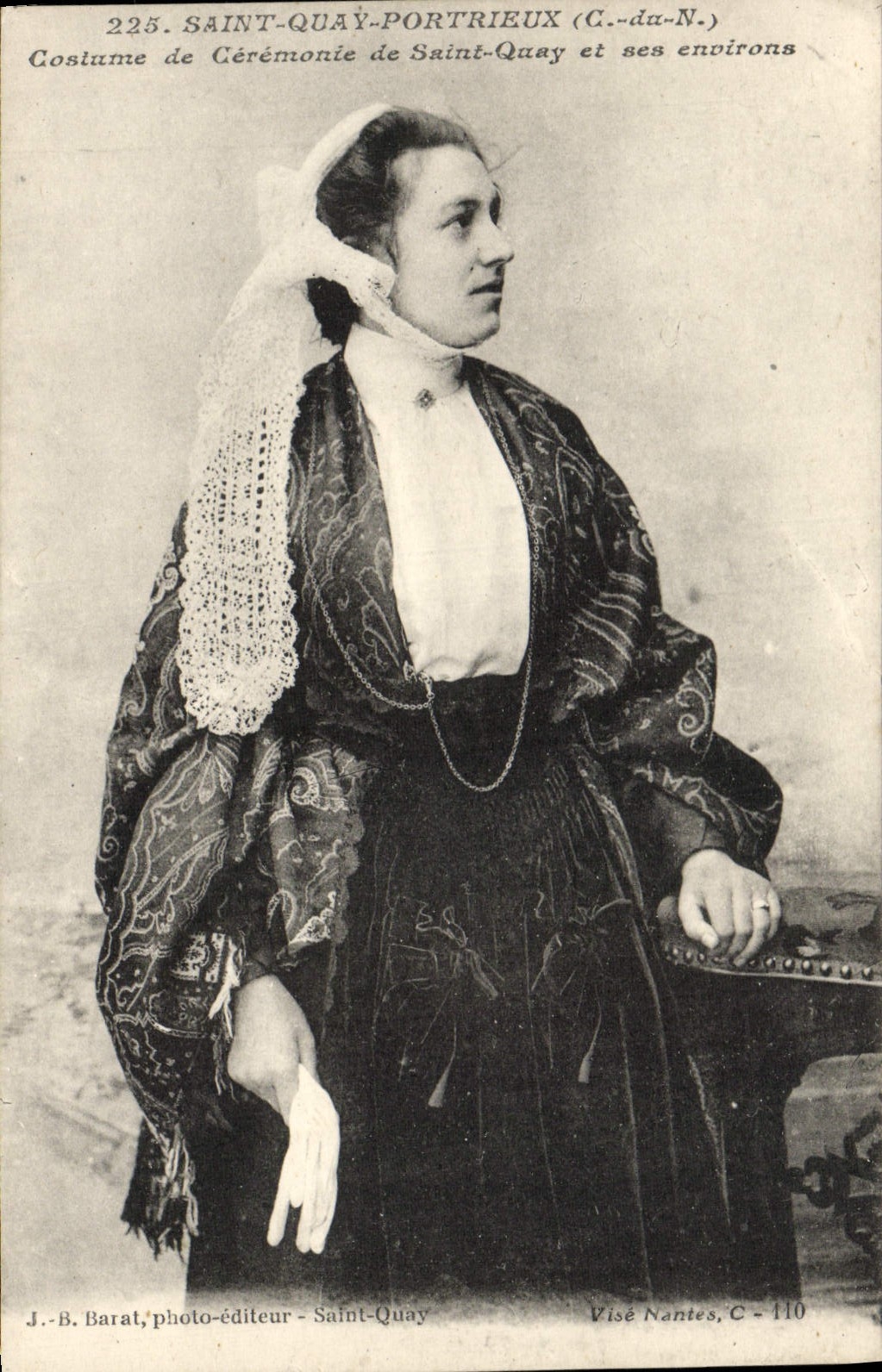 Vestido formal santo de Quay Portrieux de la POSTAL de la VENDIMIA de Quay Saint y de su folklore de los alrededores