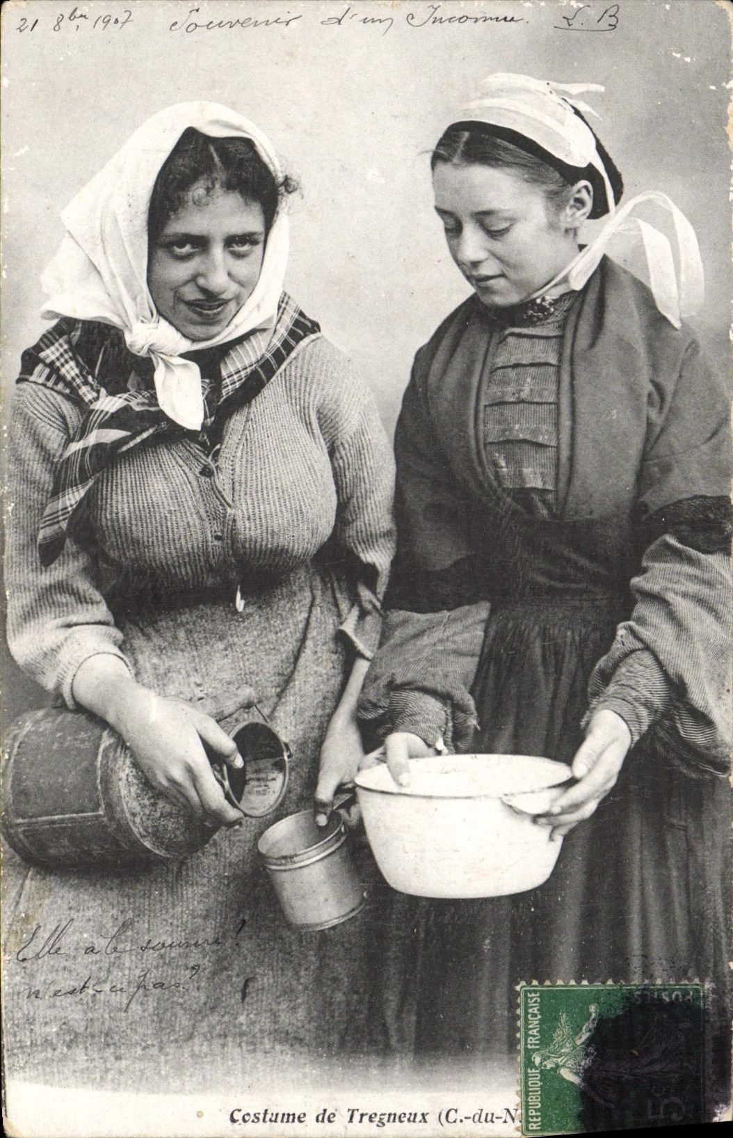 VINTAGE POSTCARD Costume De Tregneux Folklore Women