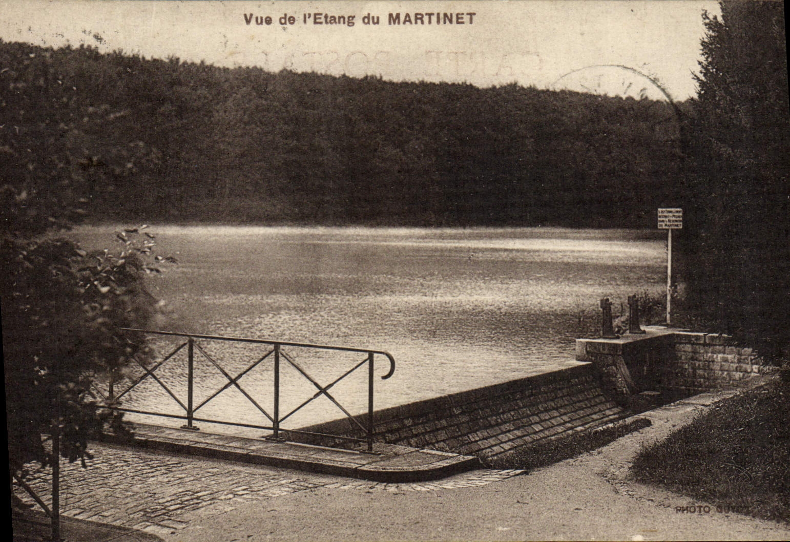 CPA Martinet Vue de L'Etang du