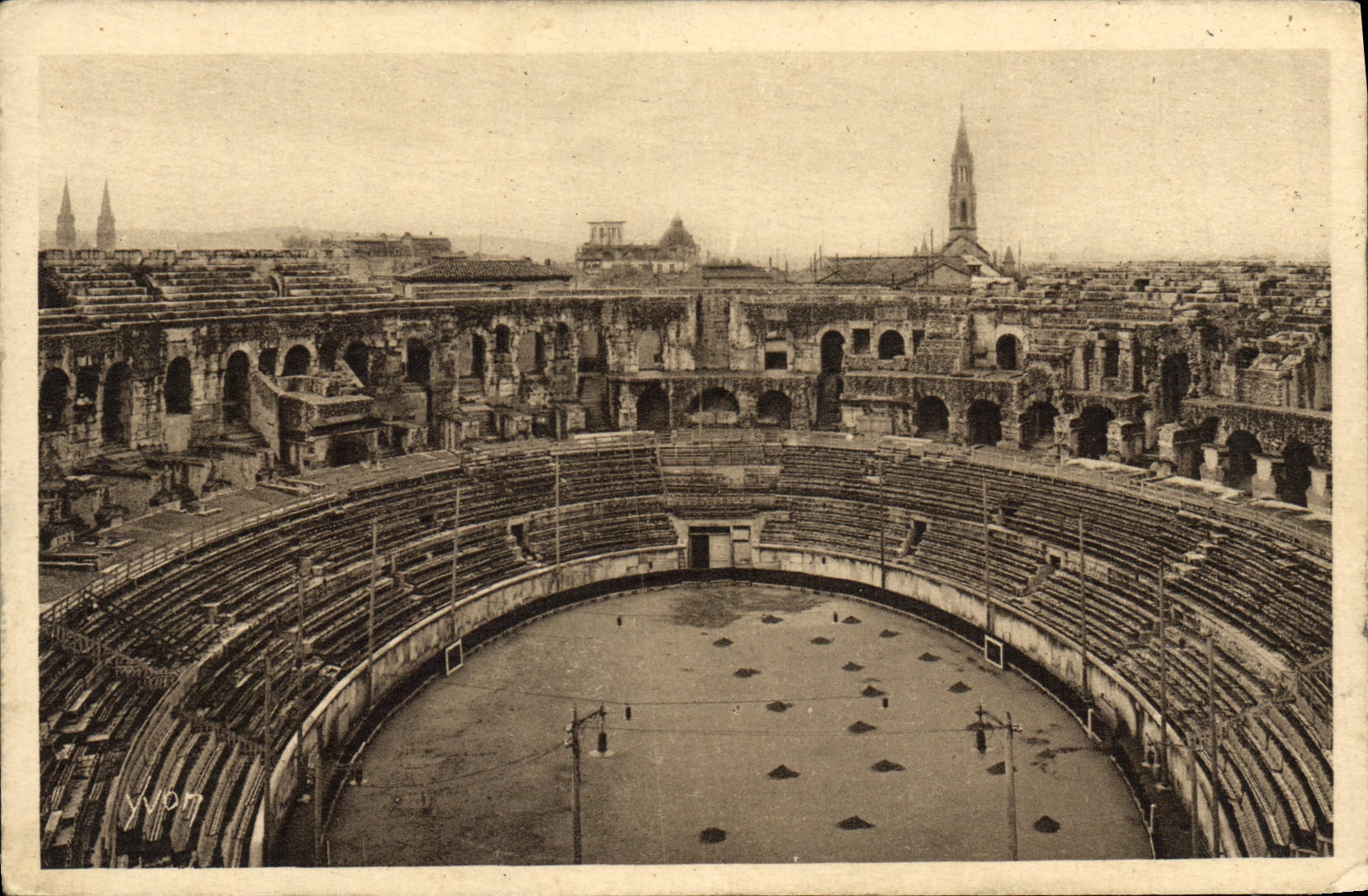 CPA Nimes L'Interieur des Arenes 
