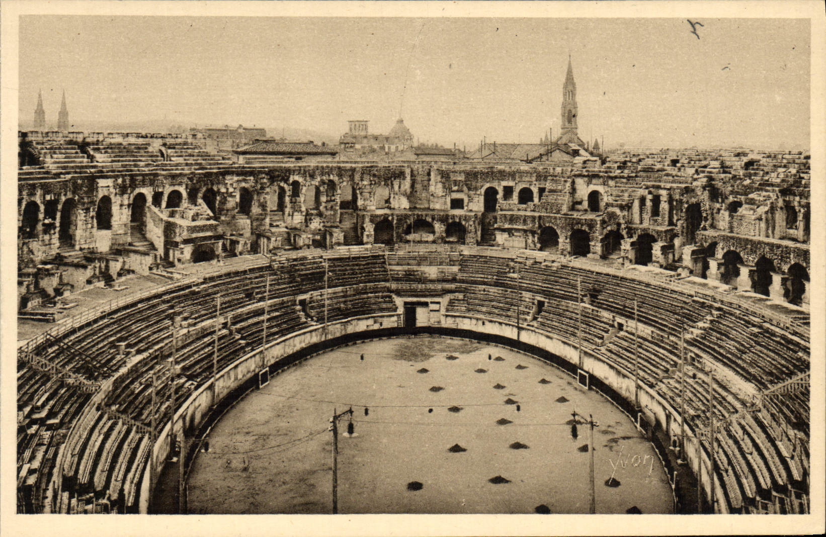 CPA Nimes L'Interieur des Arenes 