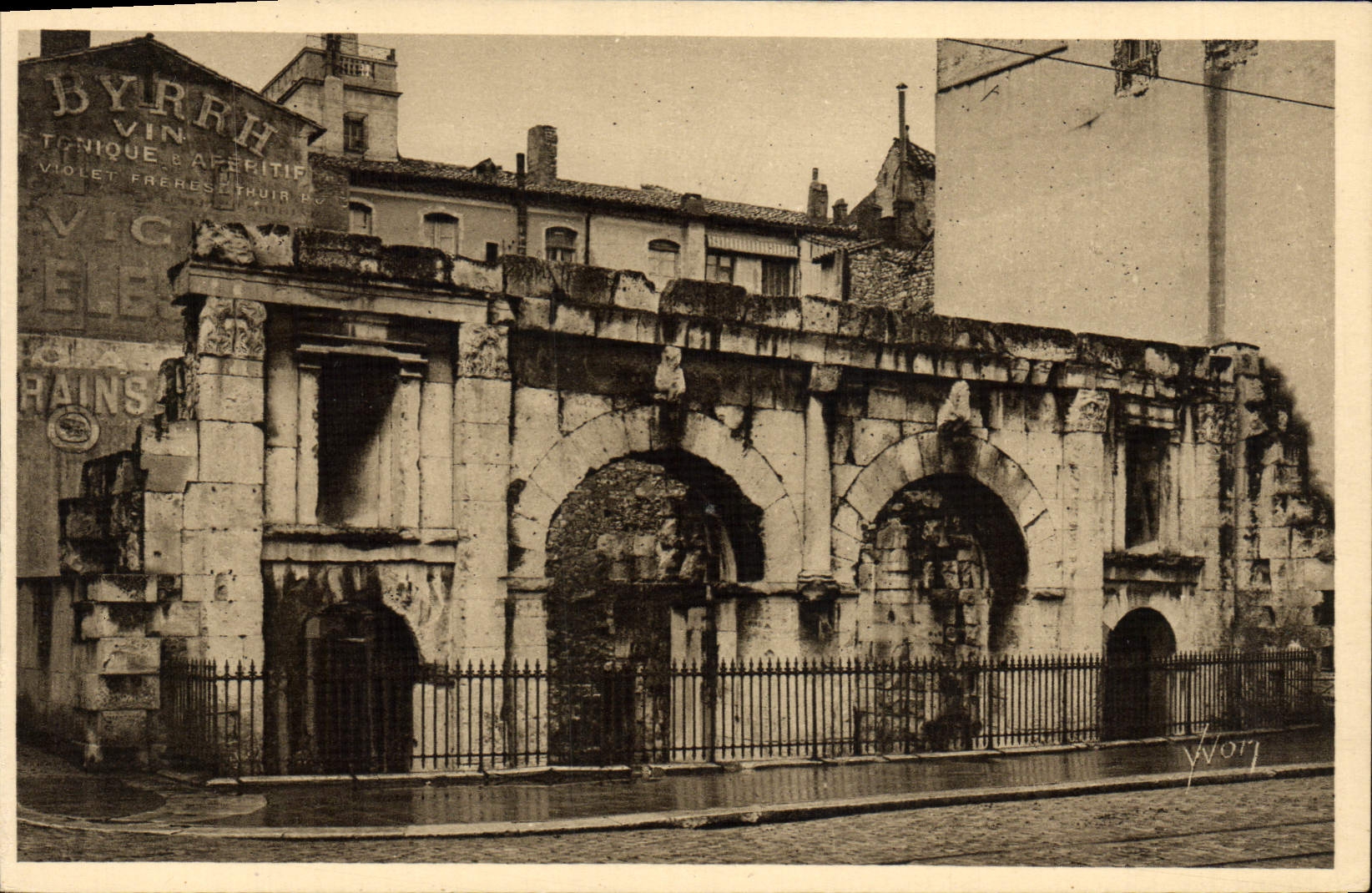 VINTAGE POSTCARD Nimes the door of Auguste