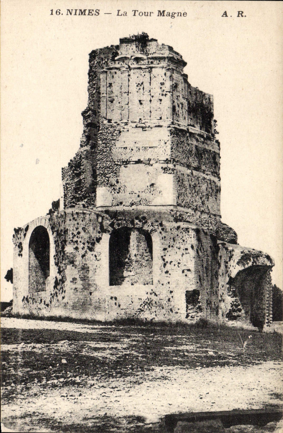 CPA Nimes La Tour Magne