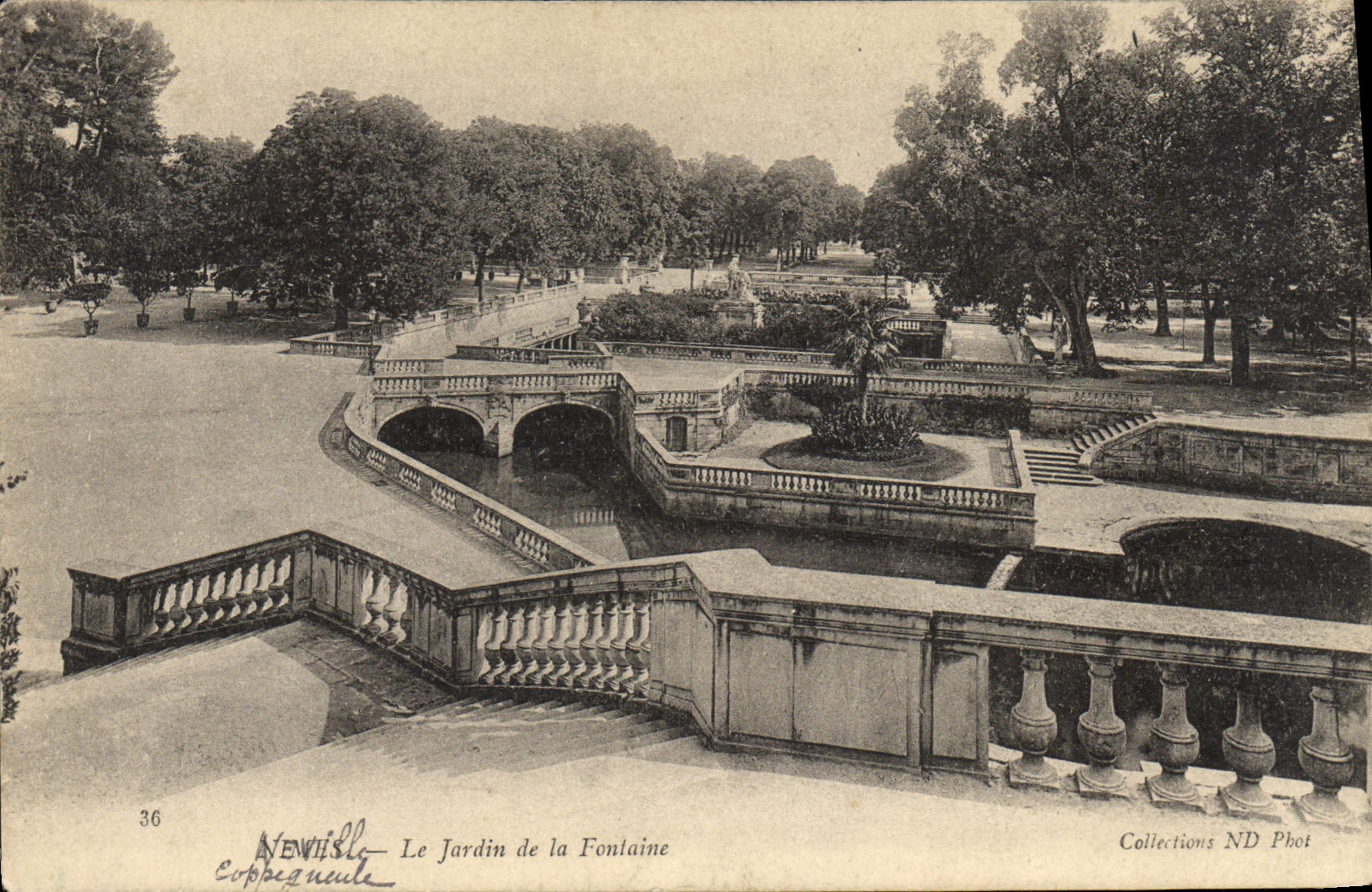 CPA Nimes Le Jardin De La Fontaine