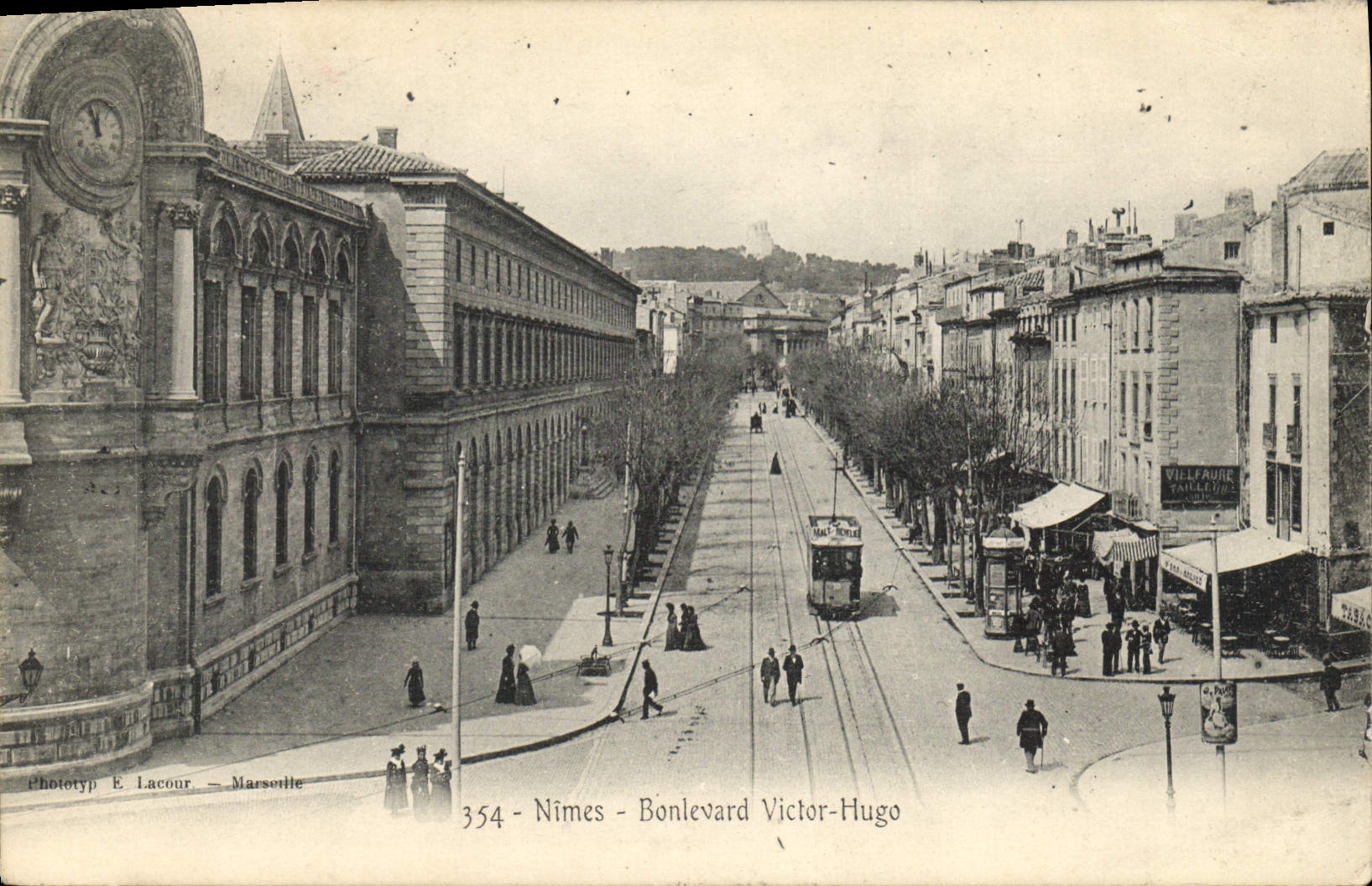 CPA Nimes Boulevard Victor Hugo Tramway