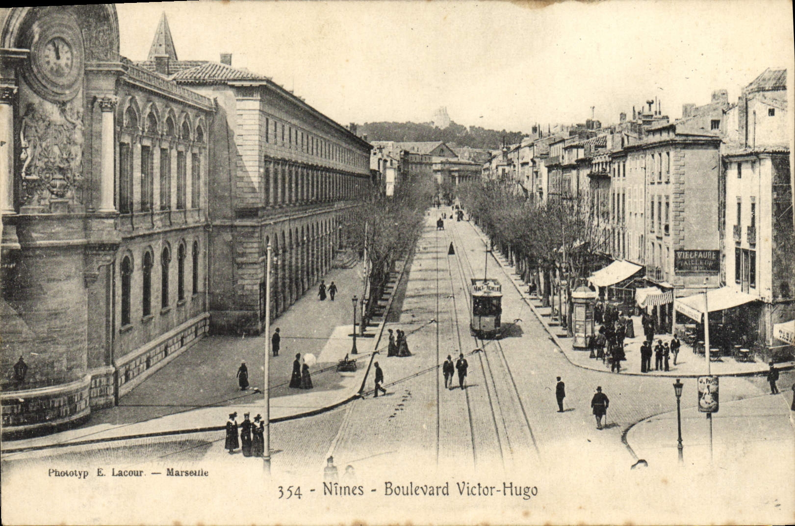 CPA Nimes Boulevard Victor Hugo Tramway