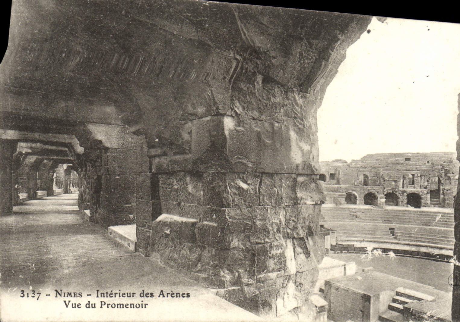 CPA Nimes Interieur Des Arenes Vue Du promenoir
