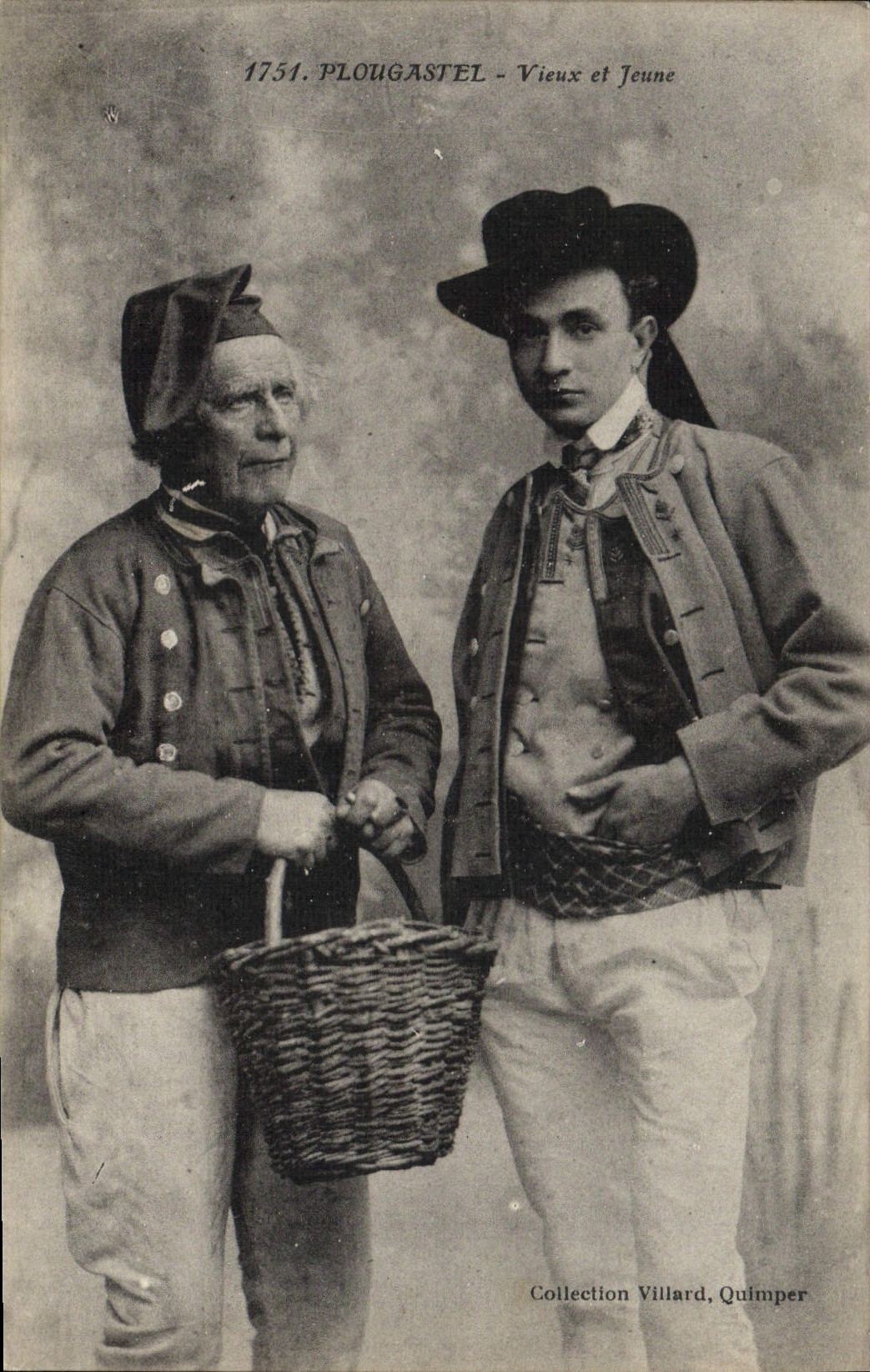 VINTAGE POSTCARD Old Plougastel And Young Folklore