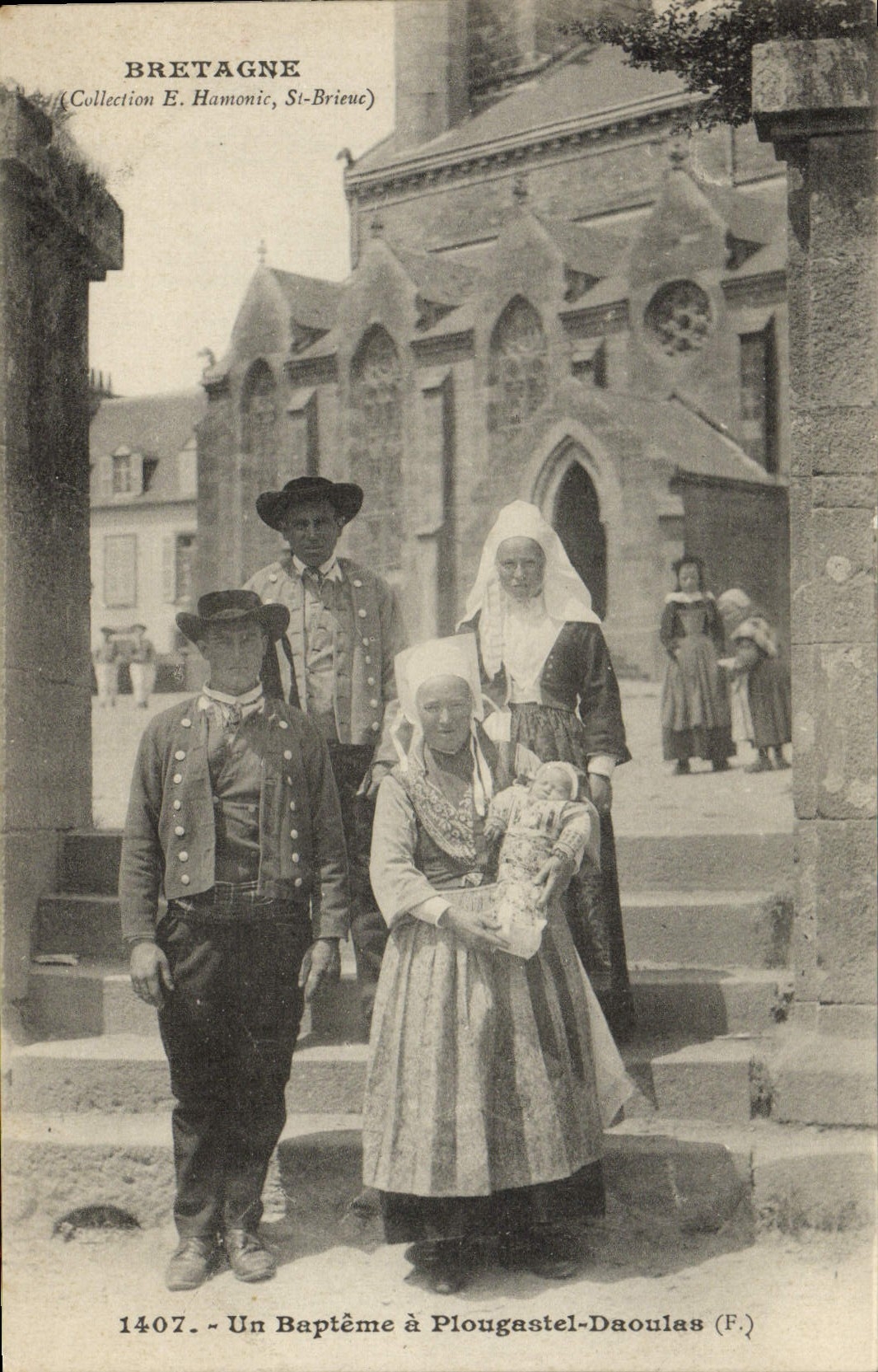 VINTAGE POSTCARD Brittany a Baptism has Plougastel Daoulas Folklore