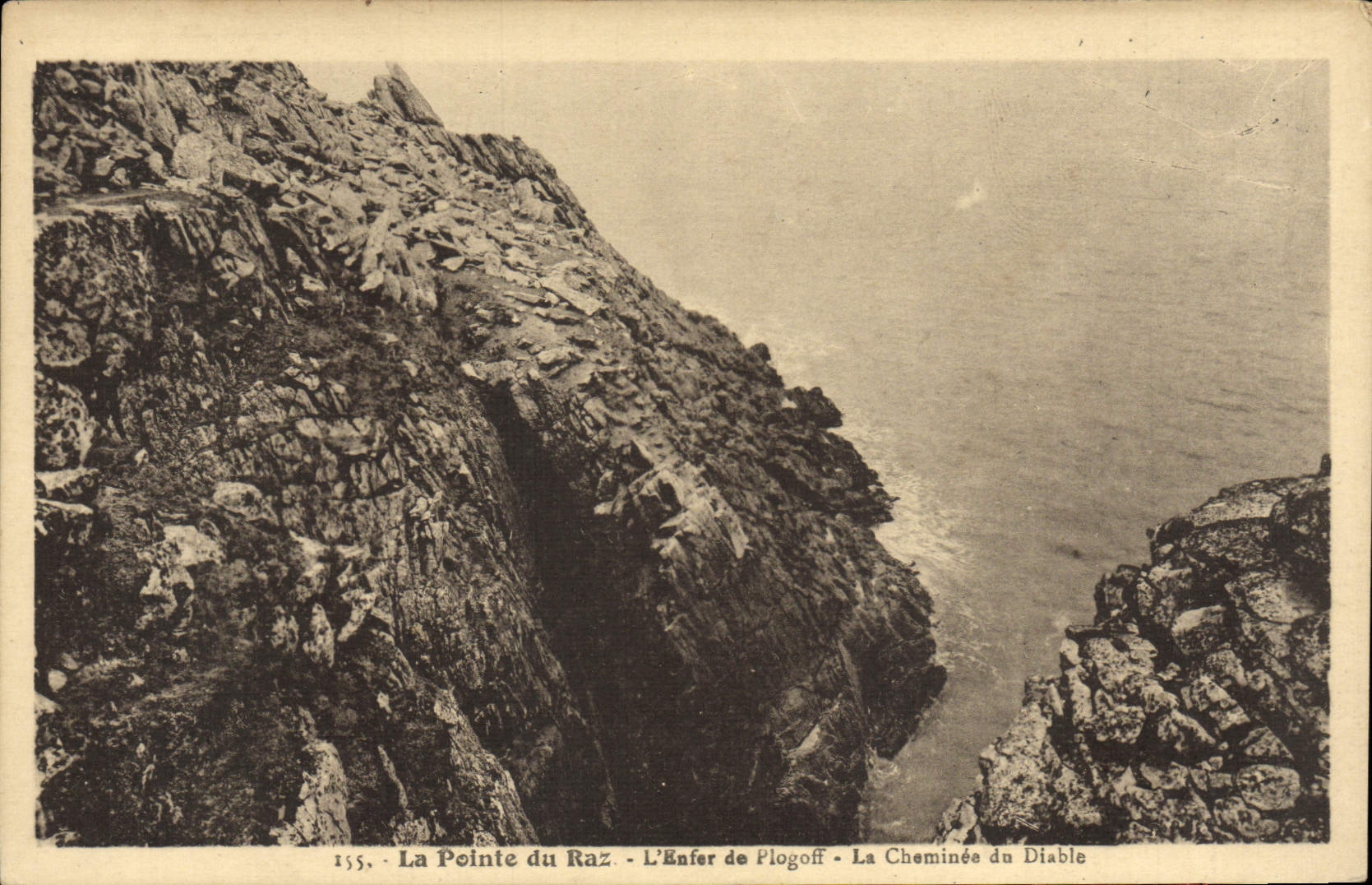 VINTAGE POSTCARD the Point Of the Strong current the Hell De Plogoff the Chimney Of the Devil