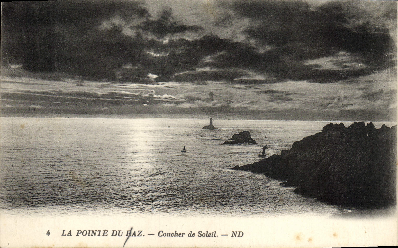CPA La Pointe Du Raz Coucher De Soleil