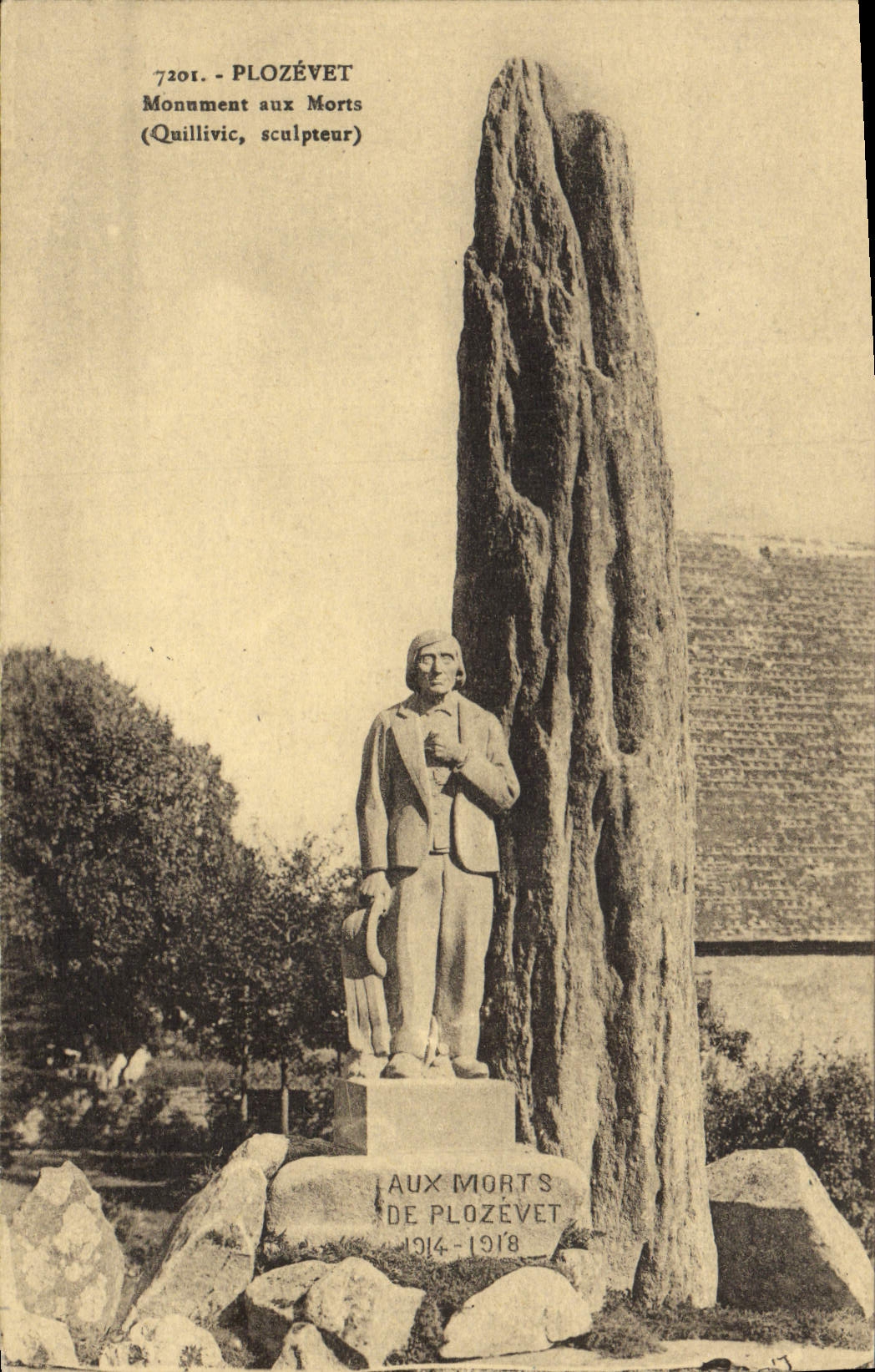 VINTAGE POSTCARD Plozevet War memorial Quillivic Militaria