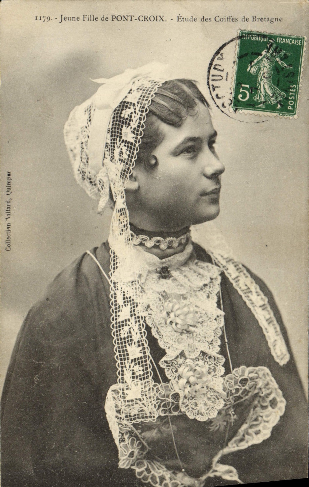 VINTAGE POSTCARD Young girl Of Bridge Cross Details Of the Caps Of Brittany