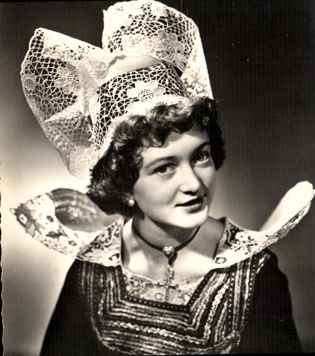 MODERN CARD In Brittany Costume of Bridge Swallow-hole Folklore