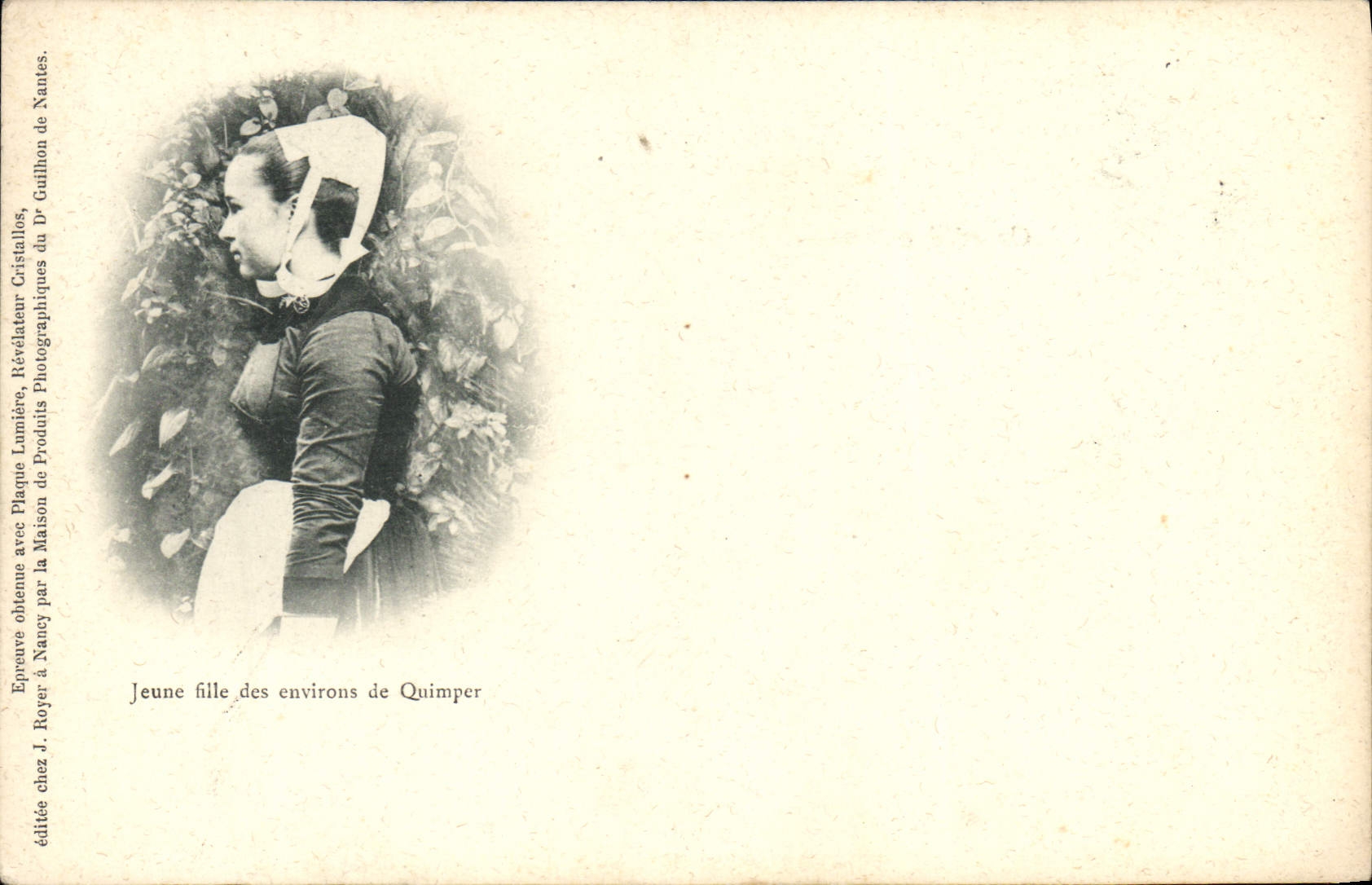 VINTAGE POSTCARD Young girl of the surroundings of Quimper Folklore