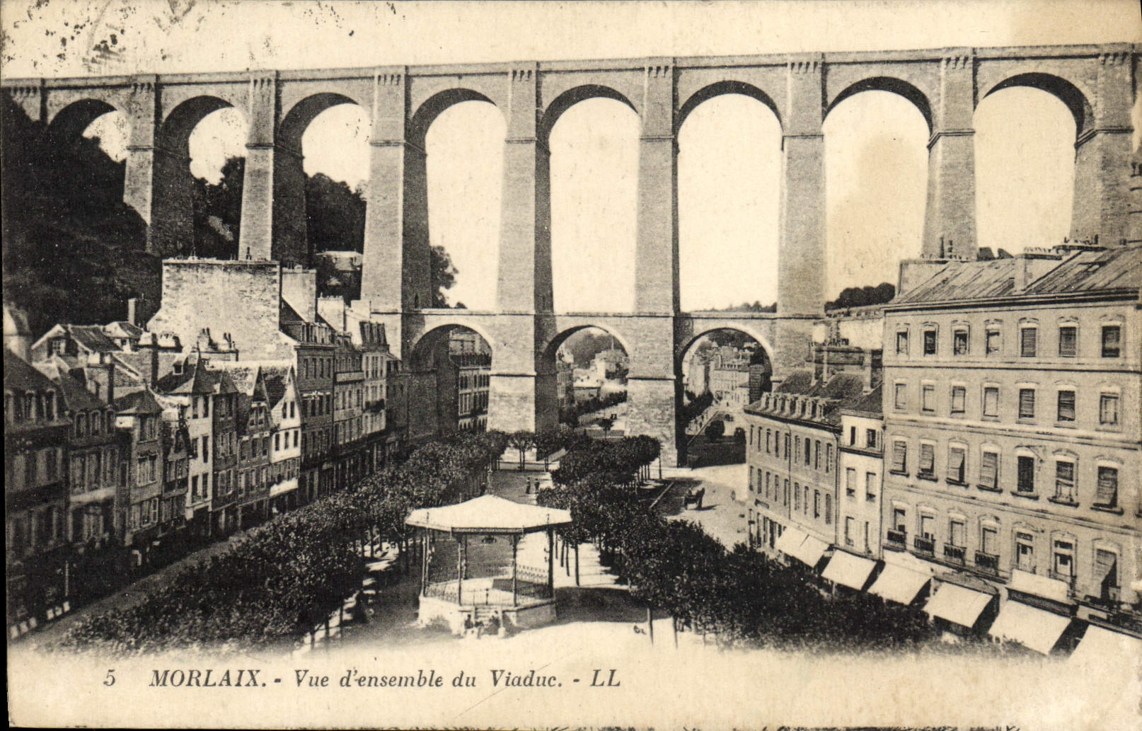 CPA Morlaix Vue d'ensemble du Viaduc