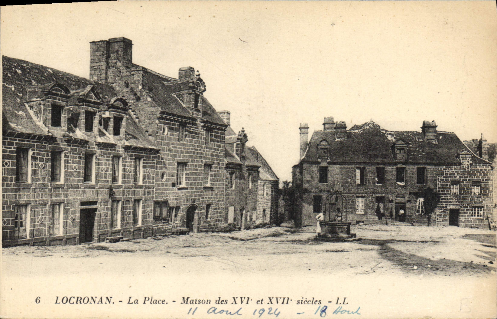 CPA Locronan La Place Matson des 16 et 17eme siecles