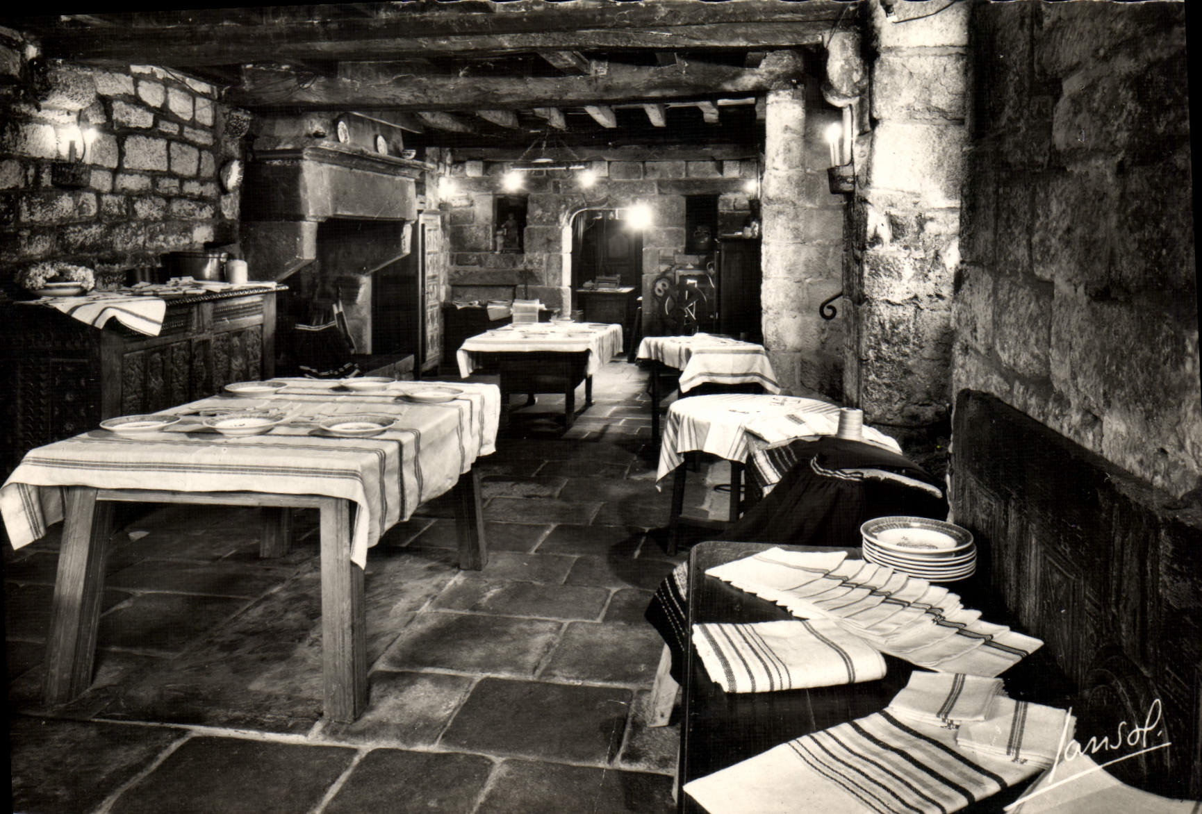 CPM Locronan Le magasin d'exposition de l'ancienne Compagnie des Indes