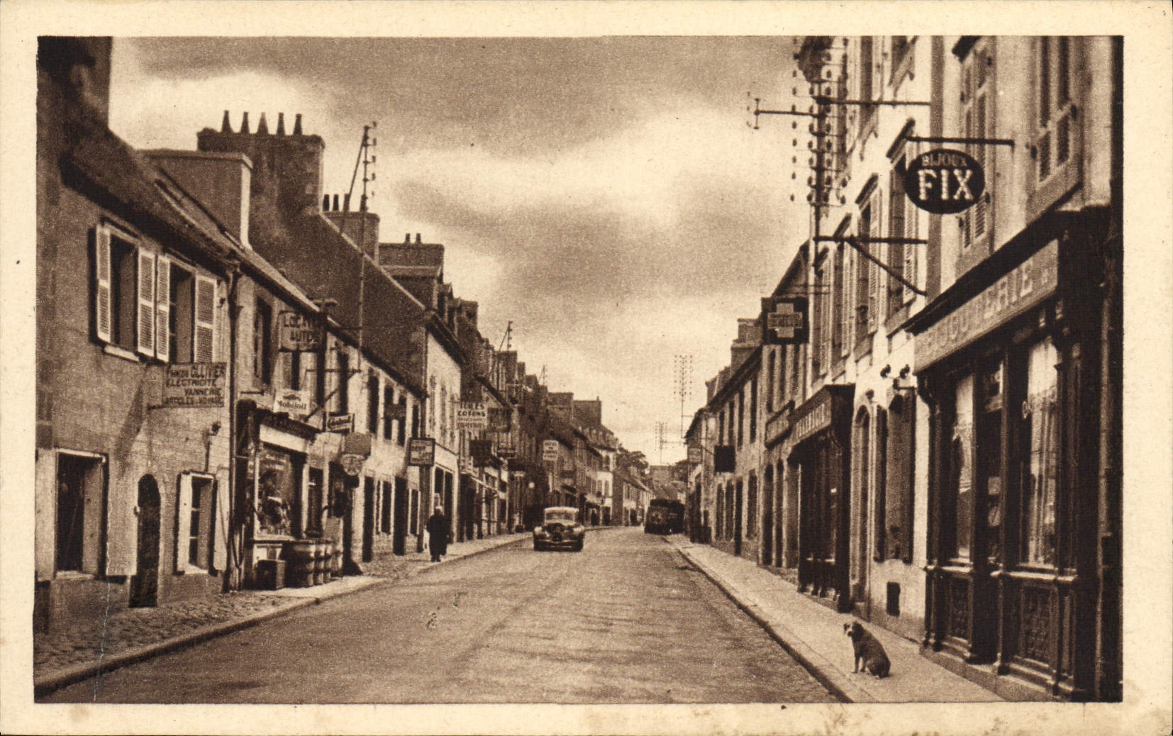 VINTAGE POSTCARD Landivisiau the Street Louis Pasteur