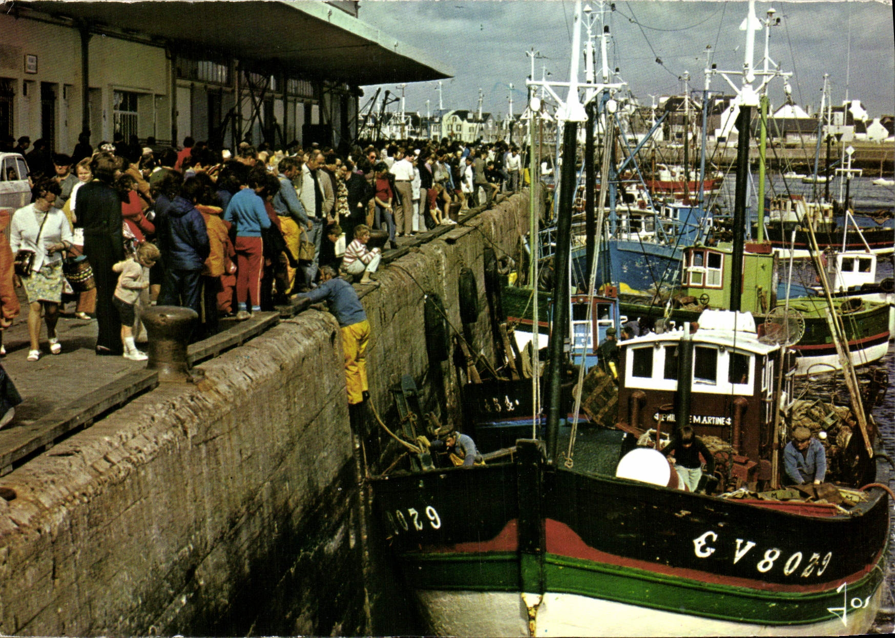 MODERN CARD Guilvinec the return of the boats of sin