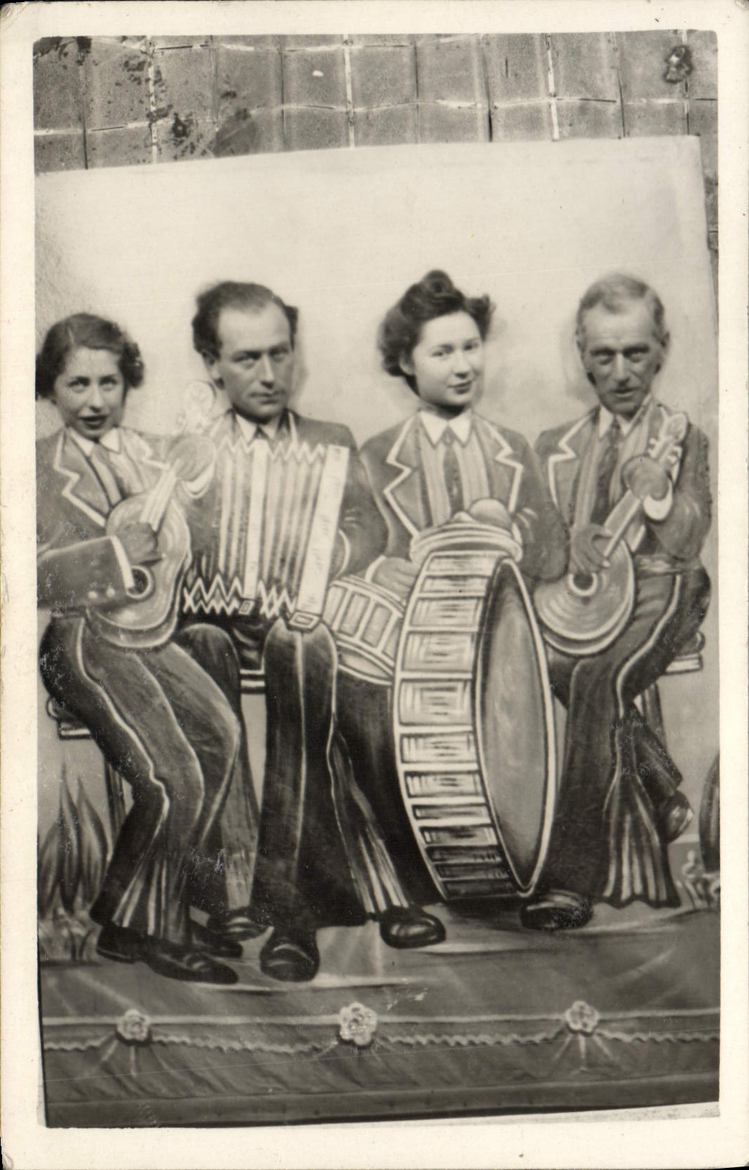 Real photo Concarneau Music