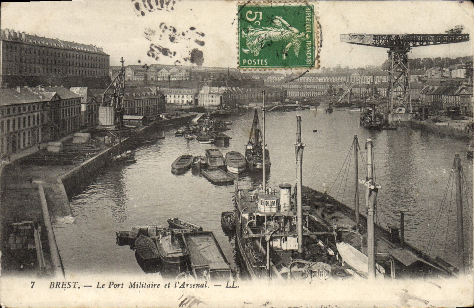 CPA Brest Le Pont Militaire et l'Arsenal Bateaux